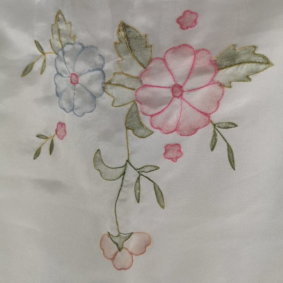 Vintage White Table Runner with Hand-sewn Floral and Cut-out Designs Pink Blue - Picture 4 of 5